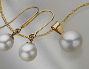 9k Gold and Pearl Jewelry