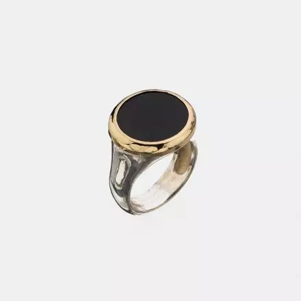 Hammered Silver Ring with round Onyx Stone in 9k Gold Mount
