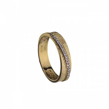 Delicately textured 14k Gold Ring with Diamonds 0.10ct from one side to the other