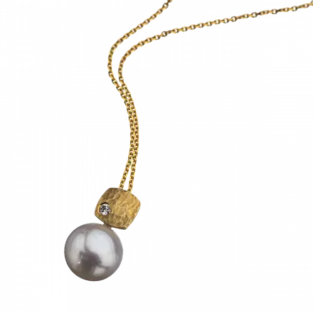 14K Gold Necklace with Diamond and Pearl